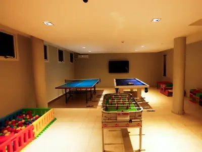 Sala de juegos: mesa de billar, metegol, ping pong, PlayStation, sala blanda y juegos de mesa. - foto 1